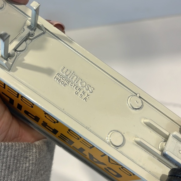 Winross Caterpillar Semi Truck - Picture 4 of 6